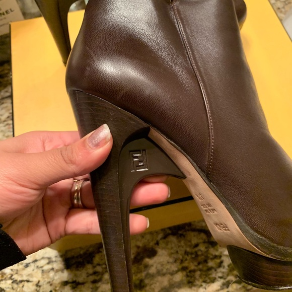 Fendi ankle boots - Picture 5 of 11